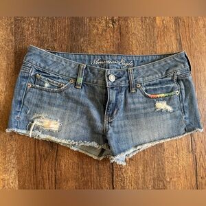American Eagle low rise denim shorts size 8